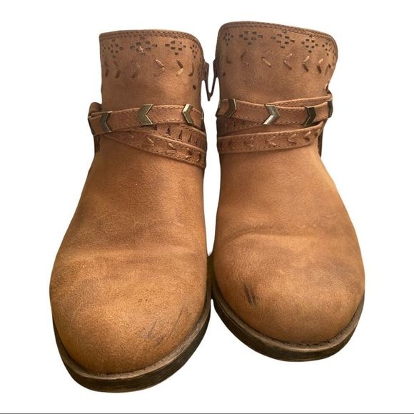 Francesca’s tan ankle bootie size 8.5 GUC - Picture 4 of 8